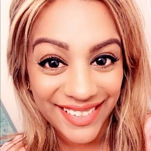 Meet your Posher, Raquel